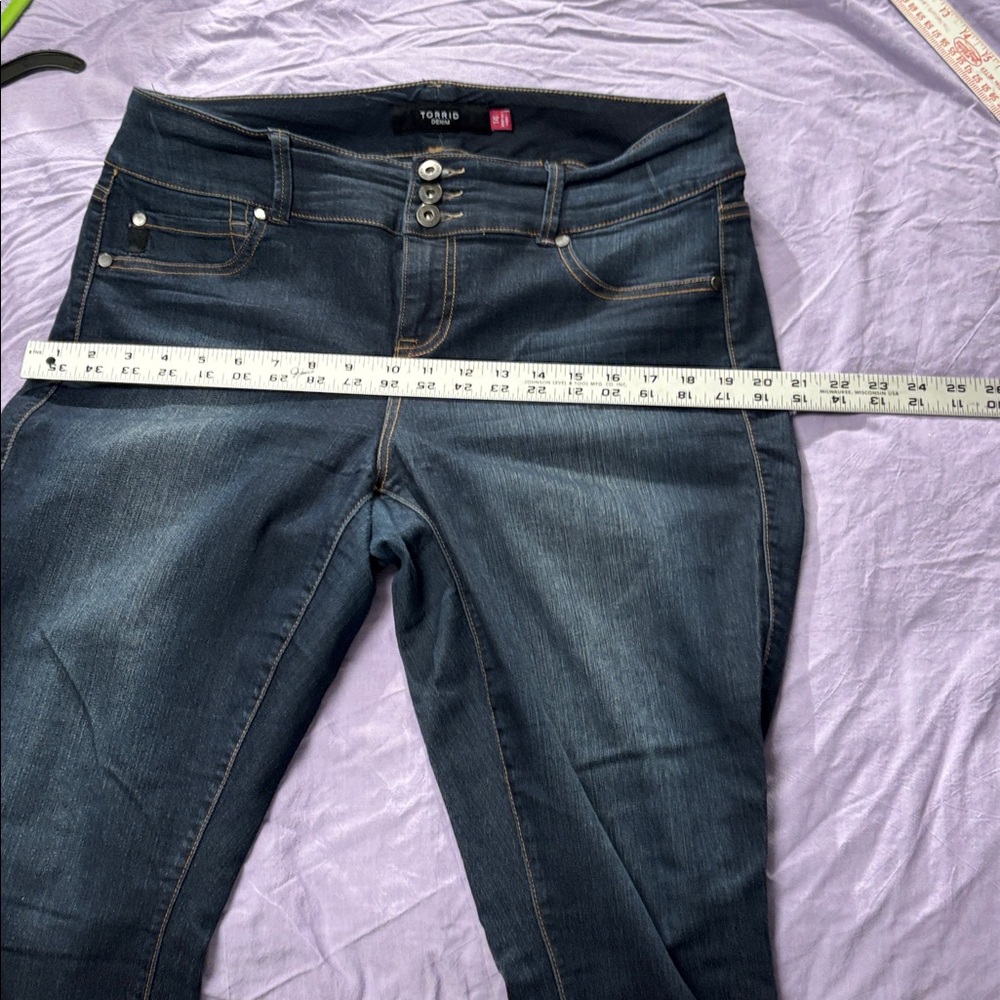 Torrid crop jeans in size 14 dark wash, lots of stretch. - Picture 4 of 12